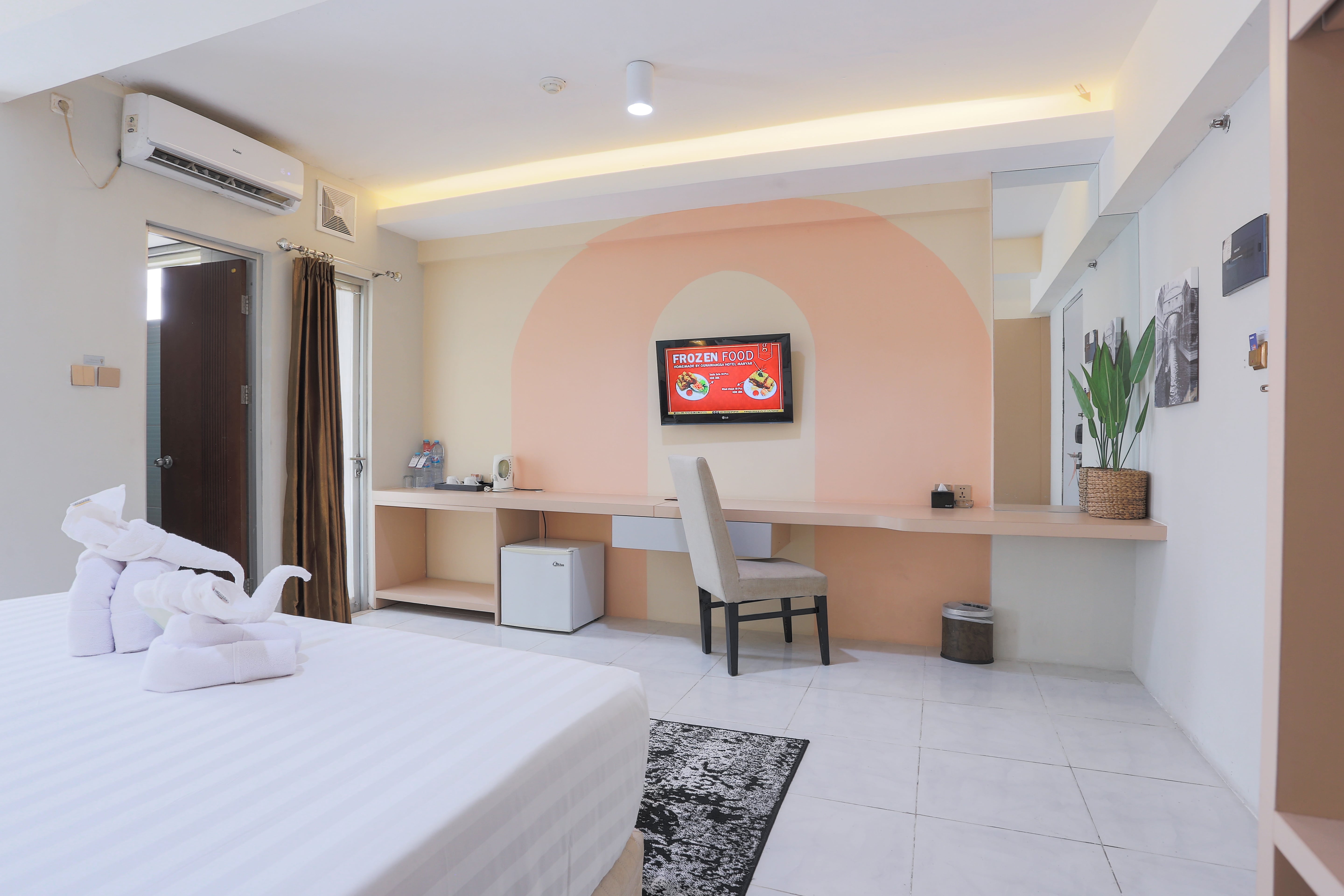 Room 6 Image 2